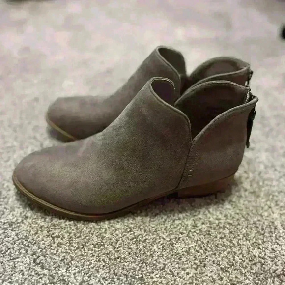 Journee Collection Women's Livvy Booties - Picture 1 of 6